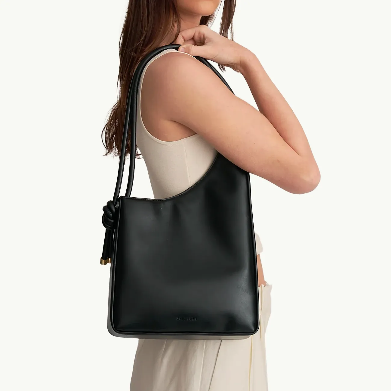 TIE KNOT BUCKET BAG BLACK